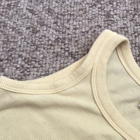 Yellow shirt - Picture 2 of 5